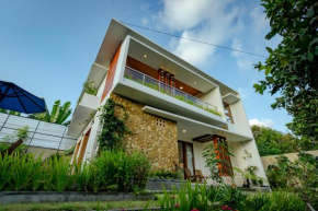 Serene 4BR Private Villa with Lush Garden, Near Ubud